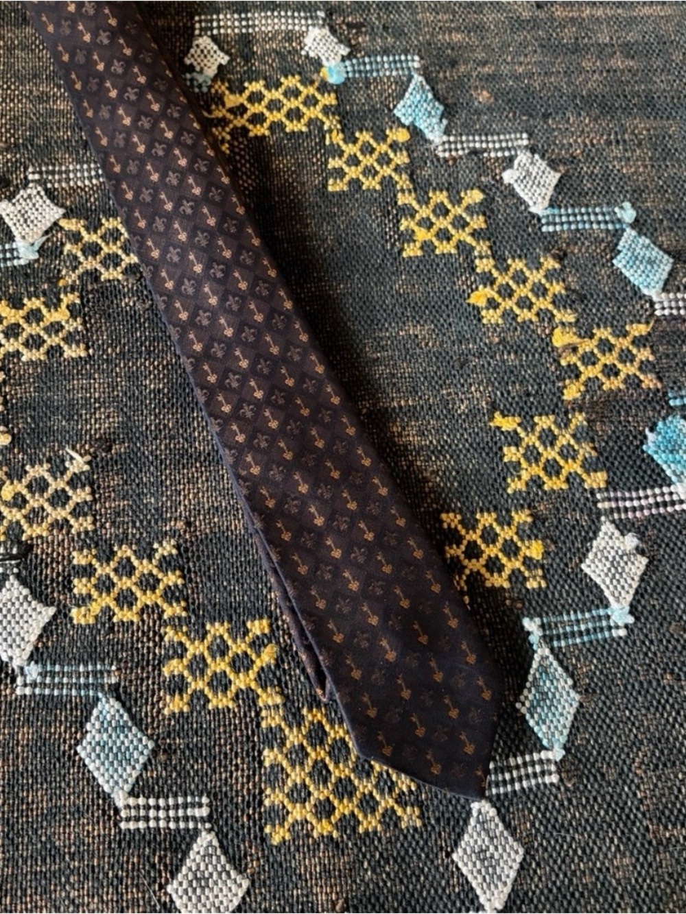 Vintage 1960s Teck & Mark Dacron Chocolate brown Tie with keys and Fleur de Lis